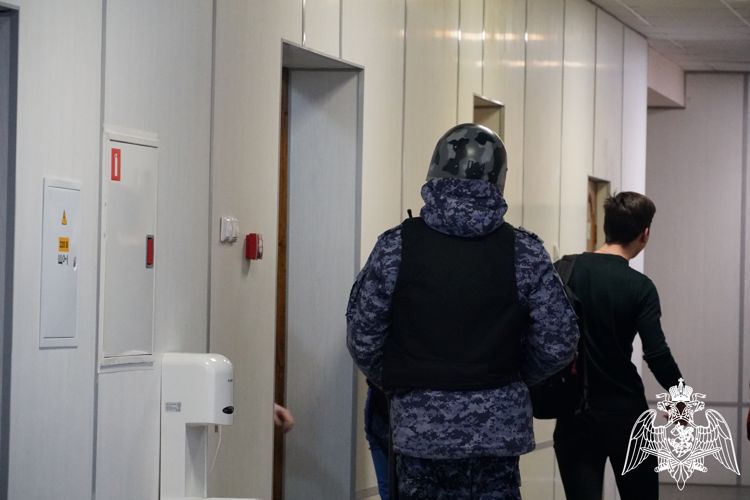 В Карелии росгвардейцы проверяют защищенность охраняемых объектов образования
