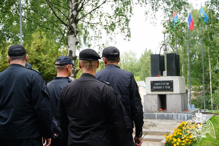 В Петрозаводске состоялось торжественное мероприятие по случаю Дня выхода ОМОН из окружения банд формирования в Грозном