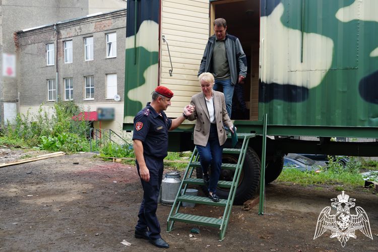 В Карелии представители республиканской власти пополнили материальную базу Росгвардии для участия в СВО