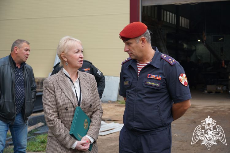 В Карелии представители республиканской власти пополнили материальную базу Росгвардии для участия в СВО