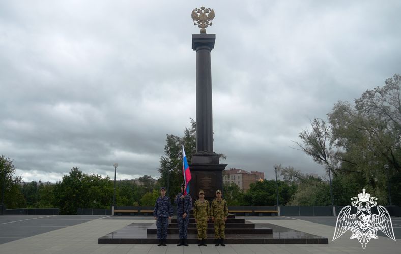 Представители Росгвардии из Карелии приняли участие в онлайн-флешмобе Музея Победы «Цвета Российского Флага»