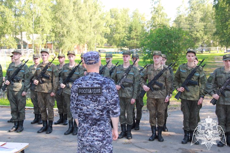 Карельские росгвардейцы рассказали призывникам о службе по контракту