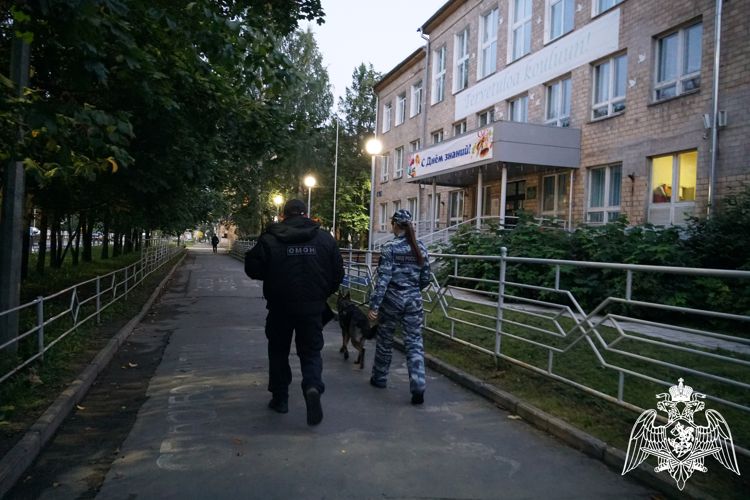 Росгвардия обеспечивает безопасность объектов образования Карелии в первый учебный день