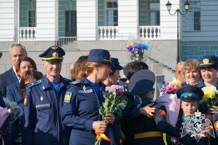 Руководитель теруправления Росгвардии поздравил с Днем знаний воспитанников Петрозаводского президентского кадетского училища 