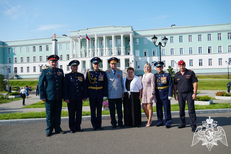 Руководитель теруправления Росгвардии поздравил с Днем знаний воспитанников Петрозаводского президентского кадетского училища 