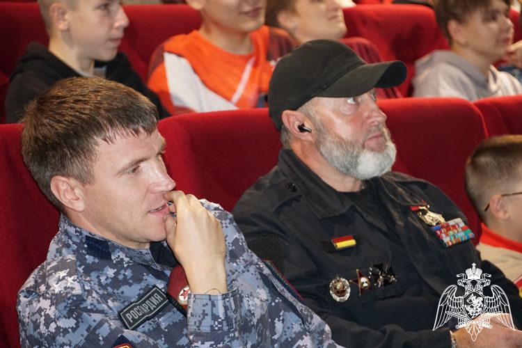 Карельские росвардейцы посетили кинолекторий, посвященный Дню памяти жертв терроризма