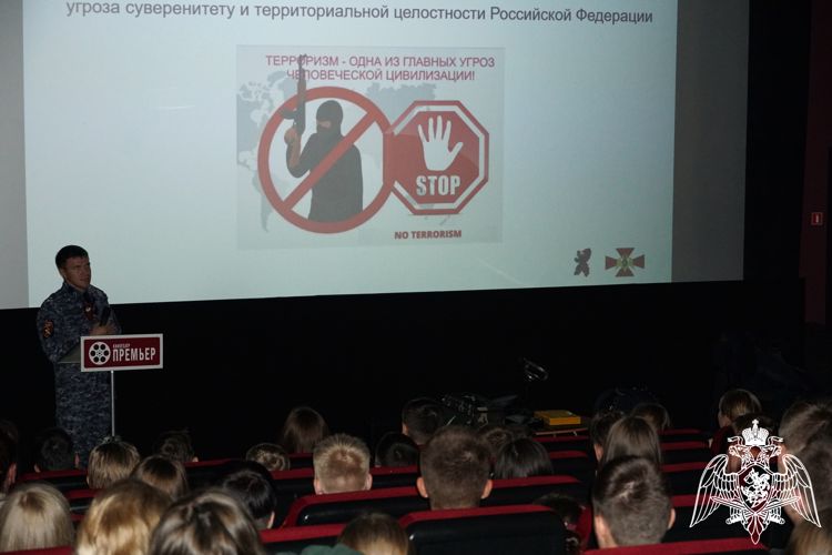 Карельские росвардейцы посетили кинолекторий, посвященный Дню памяти жертв терроризма