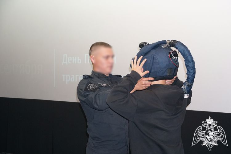 Карельские росвардейцы посетили кинолекторий, посвященный Дню памяти жертв терроризма
