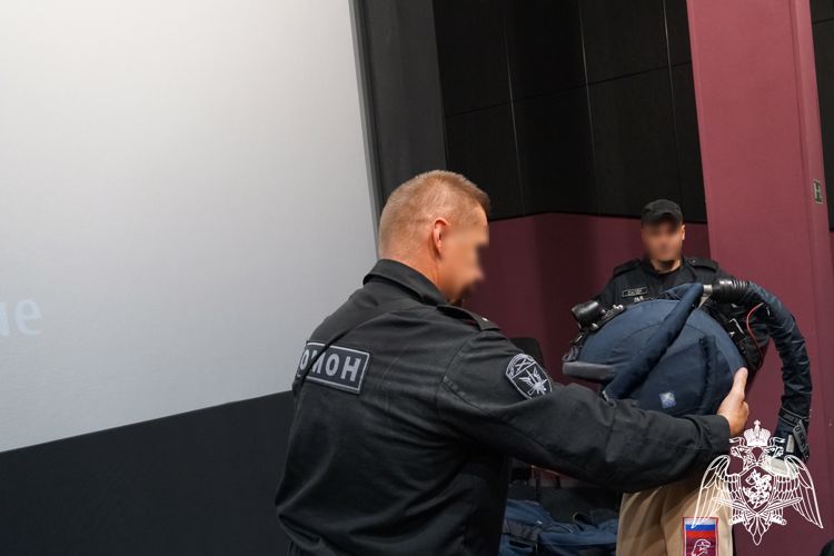 Карельские росвардейцы посетили кинолекторий, посвященный Дню памяти жертв терроризма