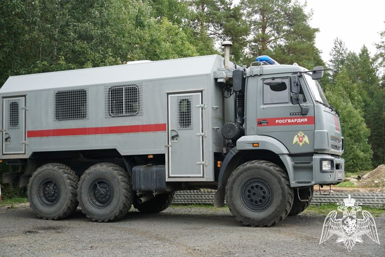 В Карелии сотрудники ОМОН «Илвес» отрабатывают боевые и специальные навыки