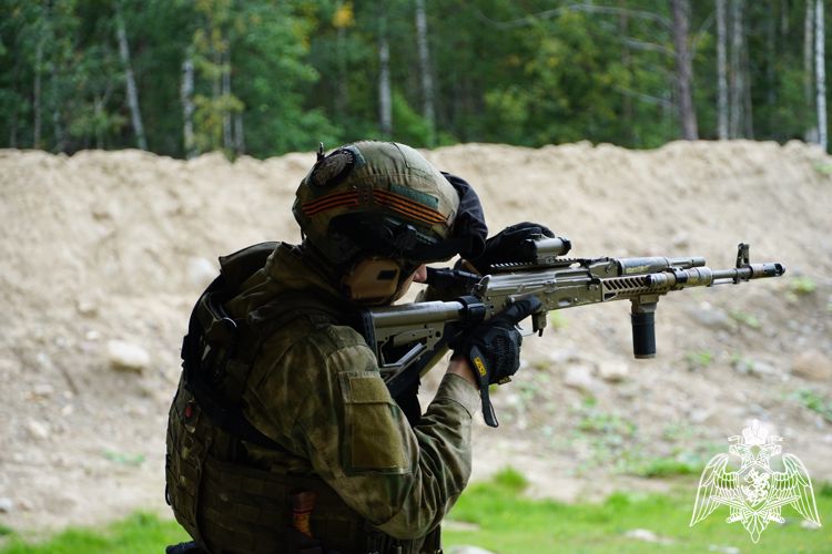 В Карелии сотрудники ОМОН «Илвес» отрабатывают боевые и специальные навыки