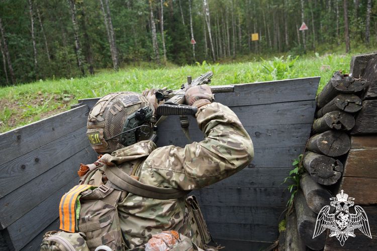 В Карелии сотрудники ОМОН «Илвес» отрабатывают боевые и специальные навыки