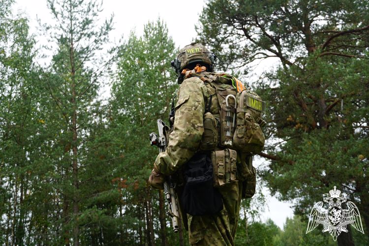 В Карелии сотрудники ОМОН «Илвес» отрабатывают боевые и специальные навыки