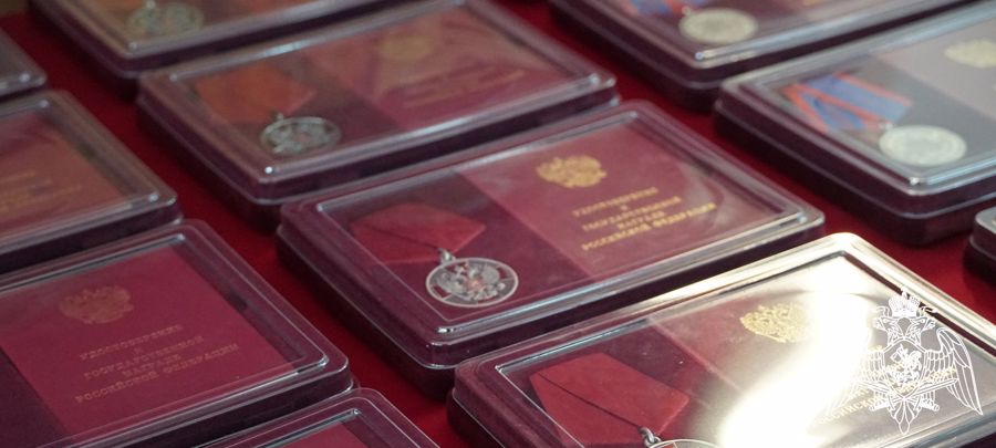 При участии первых лиц Карелии вручены госнаграды росгвардейцам, отличившимся в ходе СВО