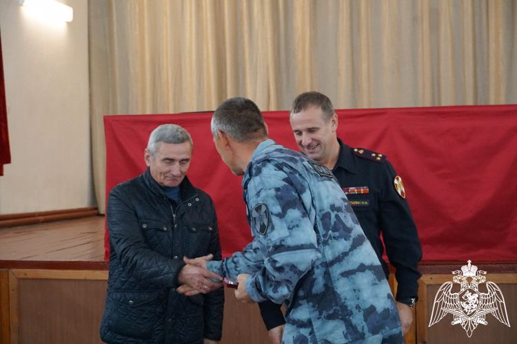 При участии первых лиц Карелии вручены госнаграды росгвардейцам, отличившимся в ходе СВО