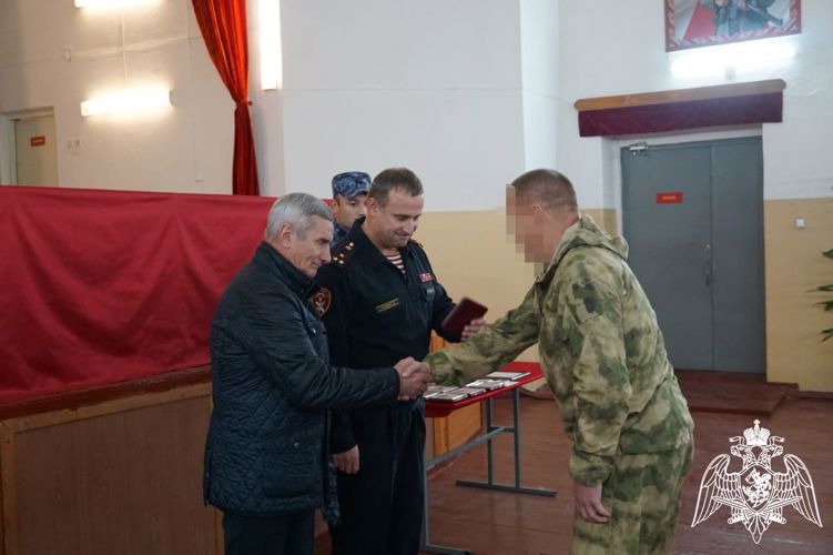 При участии первых лиц Карелии вручены госнаграды росгвардейцам, отличившимся в ходе СВО