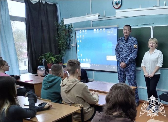 Сотрудники Росгвардии провели профориентационное занятие для школьников Медвежьегорска