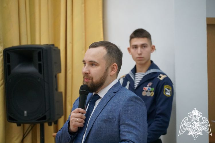 Офицеры спецподразделений Росгвардии провели сборы для школьников Петрозаводска (ВИДЕО)