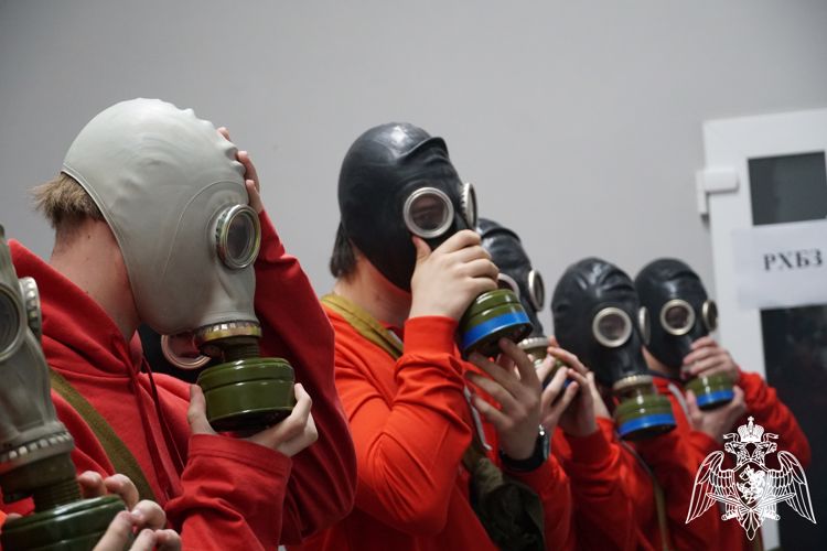 Офицеры спецподразделений Росгвардии провели сборы для школьников Петрозаводска (ВИДЕО)