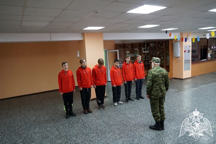 Офицеры спецподразделений Росгвардии провели сборы для школьников Петрозаводска (ВИДЕО)