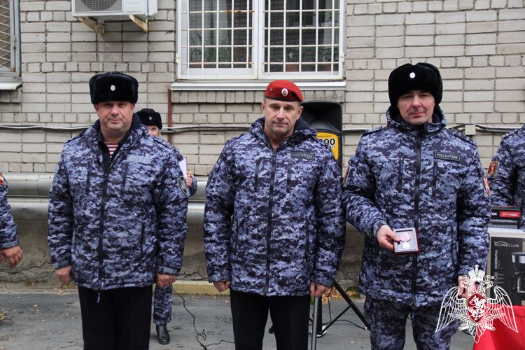 Сотрудников и работников вневедомственной охраны поздравили с профессиональным праздником