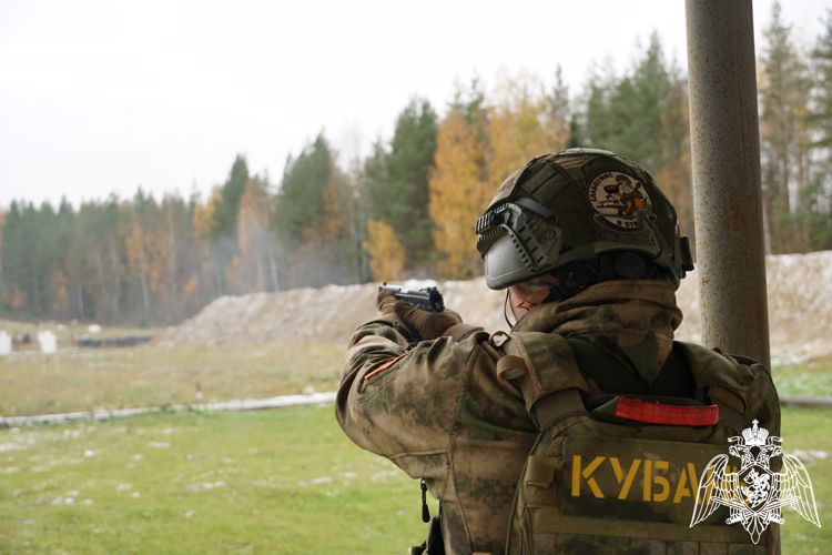 Спецназовцы Карелии прошли испытания на право ношения знака отличия спецподразделений Росгвардии (ВИДЕО)