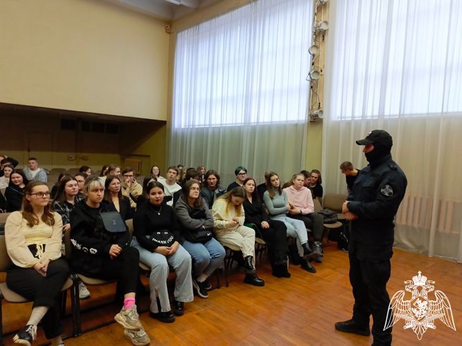 В преддверии 30-летия карельского ОМОН спецназовцы встретились со студентами