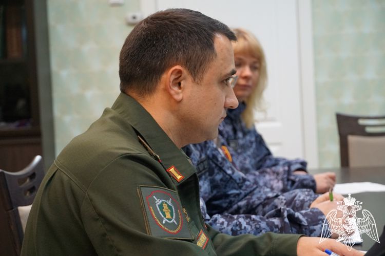 В Карелии руководство Росгвардии провело круглый стол с военным прокурором