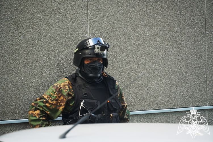 Сотрудники ОМОН "Илвес" оказали силовую поддержку в задержании участников организованной преступной группы