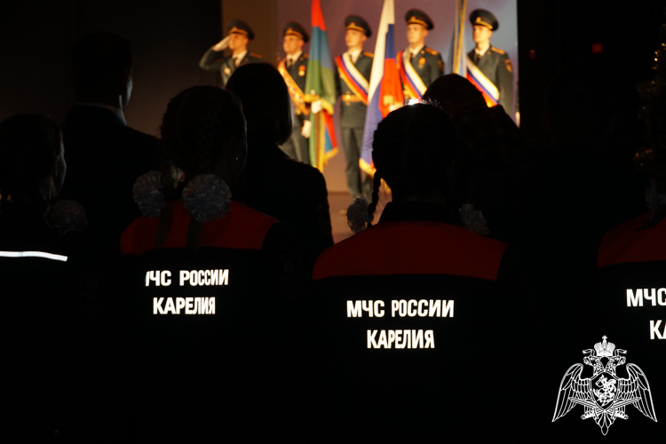Представители Росгвардии поздравили спасателей Карелии с профессиональным праздником
