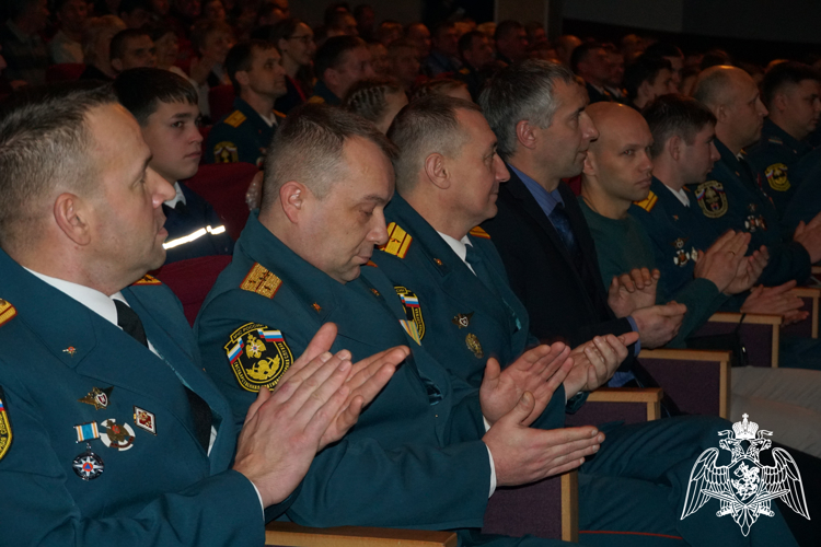 Представители Росгвардии поздравили спасателей Карелии с профессиональным праздником