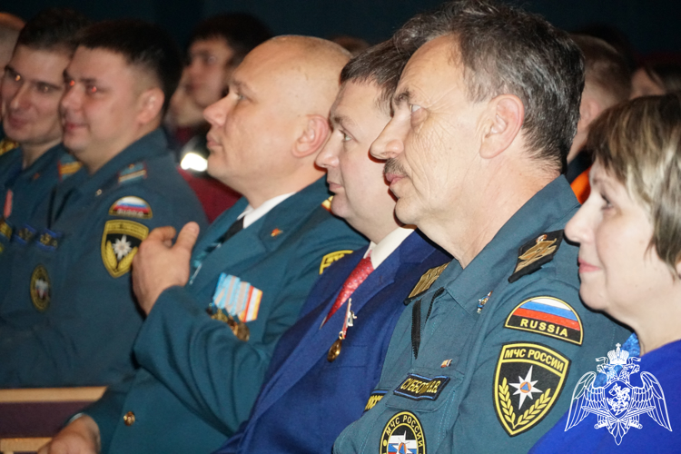Представители Росгвардии поздравили спасателей Карелии с профессиональным праздником