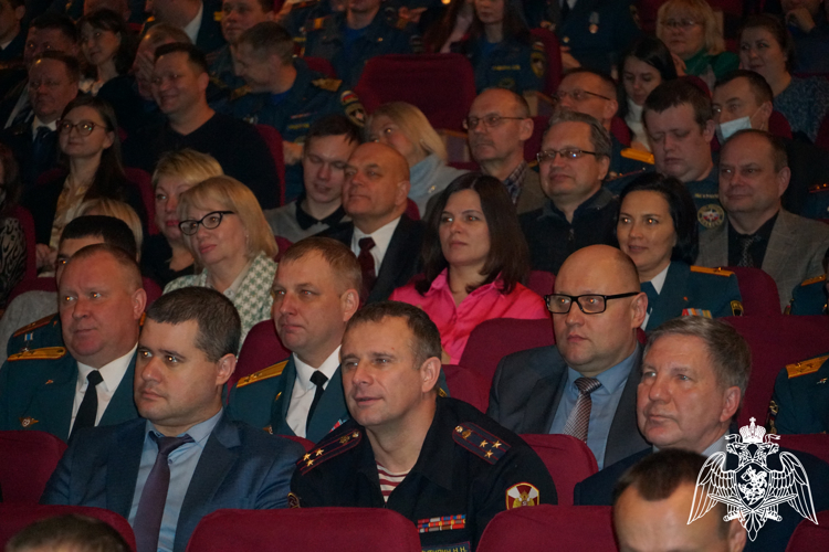 Представители Росгвардии поздравили спасателей Карелии с профессиональным праздником