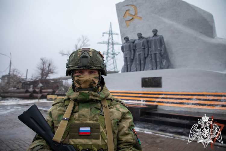 ОФИЦЕР РОСГВАРДИИ ЗАПИСАЛ ВИДЕОПОСВЯЩЕНИЕ В СТИХАХ ЗАЩИТНИКАМ ЛЕНИНГРАДА (ВИДЕО)