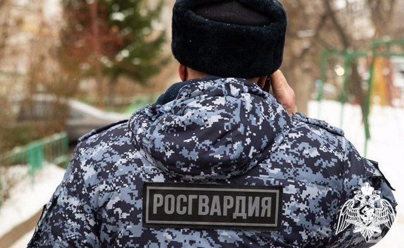 В Петрозаводске росгвардейцы помогли горожанке, опасавшейся за свою жизнь