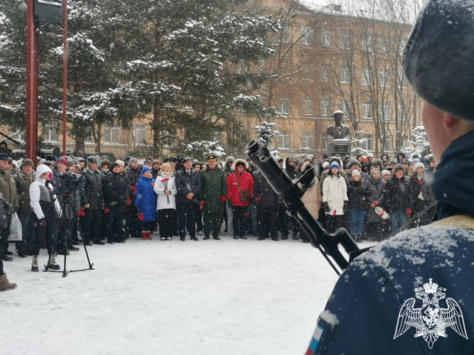 Руководитель регионального управления Росгвардии почтил память павших воинов-афганцев