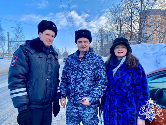 Росгвардейцы оказали помощь автоледи на дороге в Петрозаводске