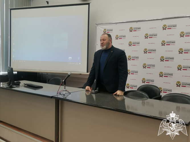 Офицеры карельского ОМОН «Илвес» и председатель совета ветеранов Росгвардии встретились со студентами РАНХиГС