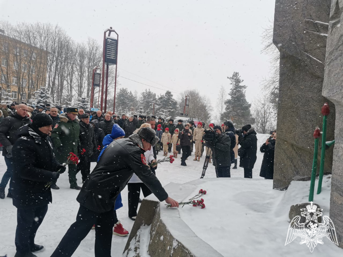 Руководитель регионального управления Росгвардии почтил память павших воинов-афганцев