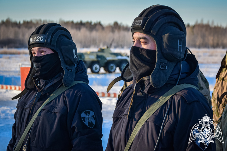 Под Санкт-Петербургом карельские росгвардейцы приняли участие в боевых стрельбах (видео)