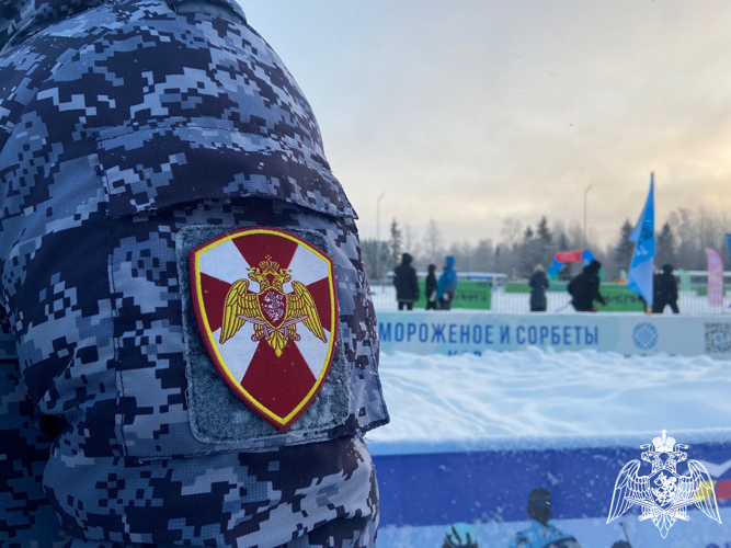 Карельские росгвардейцы обеспечили правопорядок на Лыжне России-2024 (видео)
