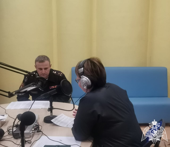 Начальник Управления Росгвардии по Республике Карелия выступил на радио в преддверии Дня образования ведомства