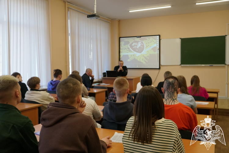 Руководство карельского ОМОН «Илвес» встретилось со студентами ПТГХ