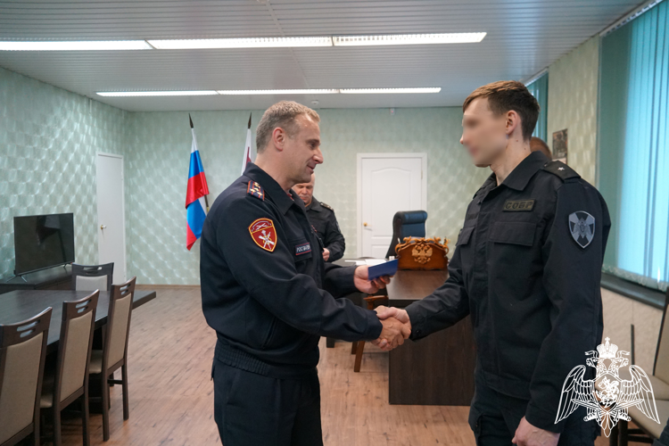 Спецназовцы Карелии прошли испытания на право ношения знака отличия спецподразделений Росгвардии (видео)
