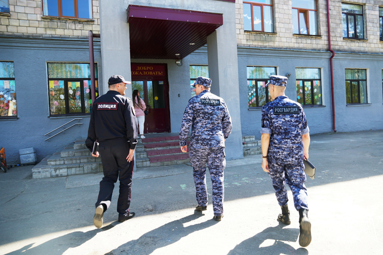 В Карелии росгвардейцы приняли участие во всероссийских антитеррористических учениях на базе образовательных объектов (видео)