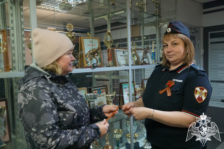 В Петрозаводске представители Росгвардии приняли участие во всероссийской акции «Георгиевская ленточка»