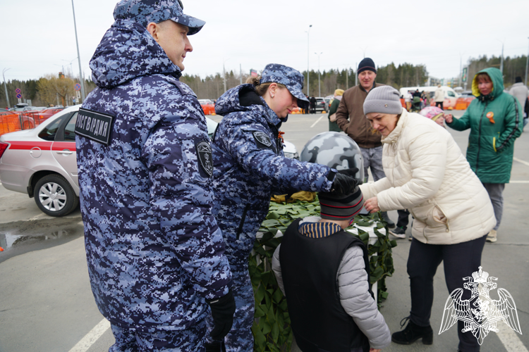 Росгвардейцы провели интерактив для жителей и гостей Петрозаводска в День Победы