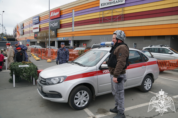 Росгвардейцы провели интерактив для жителей и гостей Петрозаводска в День Победы