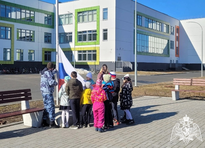 Заместитель командира карельского ОМОН провел для школьников урок «Разговор о важном»