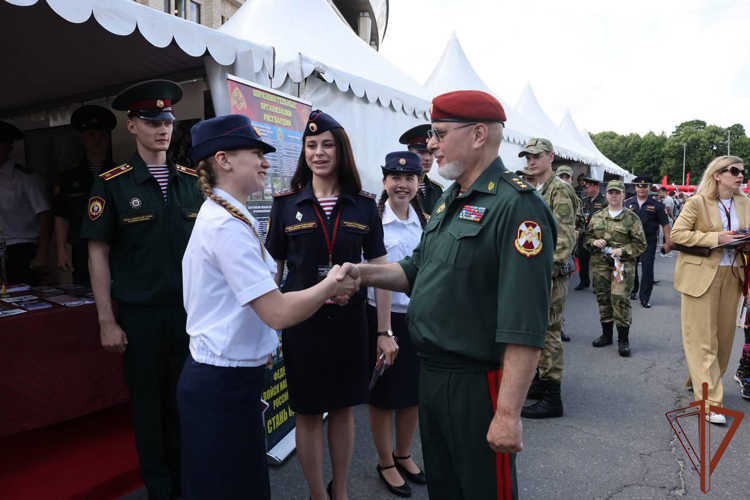 Военно-спортивный фестиваль Росгвардии в «Лужниках» собрал более 20 000 москвичей и гостей столицы (видео)
